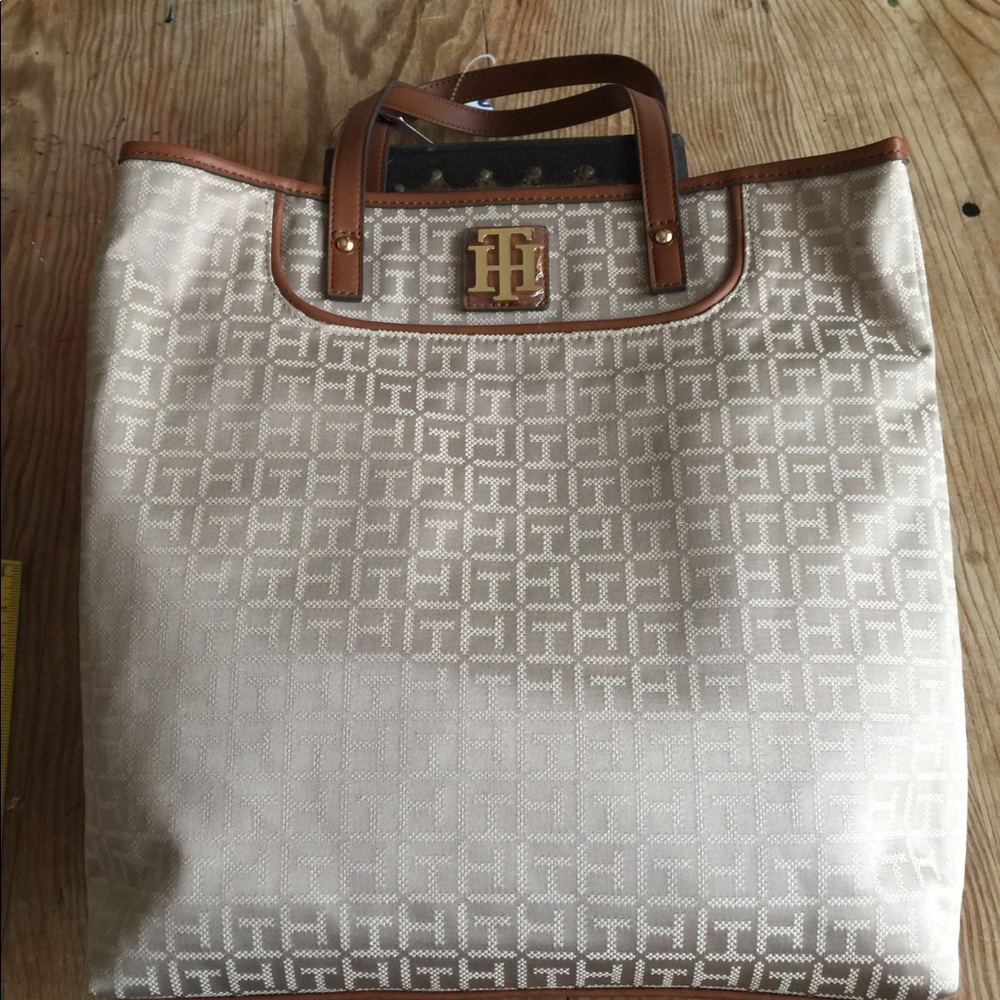 NWT Tommy Hilfiger Tote Bag w/little bag